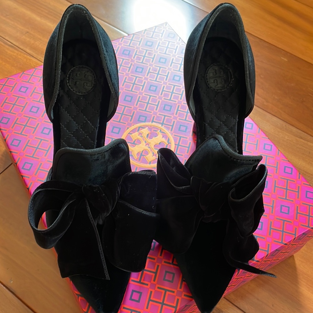 Tory Burch Clara 110mm Pump Black Velvet Size 6.5 (RUN SMALL!!!)